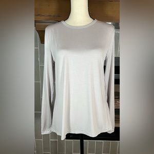 NWT Mippo women’s long sleeve open back athletic shirt medium